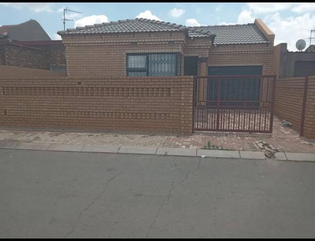 2 BEDROOM HOUSE FOR SALE IN MEADOWLANDS ZONE 10